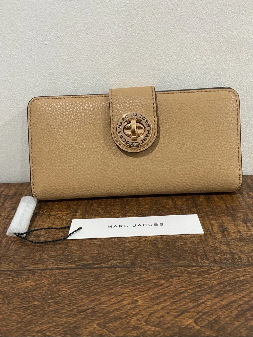 Marc Jacobs Signet Turnlock Slim Wallet in the Color Iced Coffee